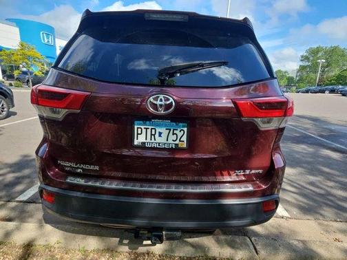 Ooh La La Rouge Mica 2018 Toyota Highlander XLE