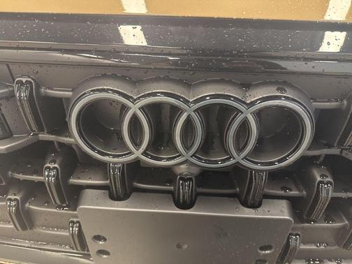 2025 Audi Q8 55 Premium