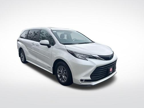 2021 Toyota Sienna XLE