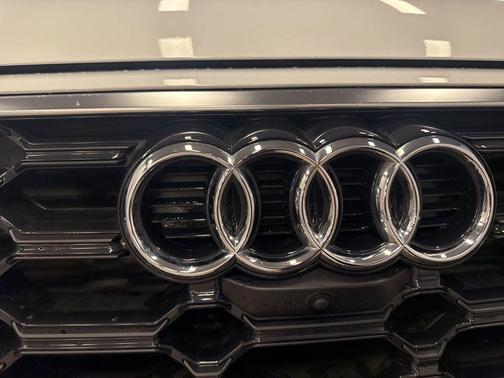 2023 Audi Q5 45 S line quattro Premium