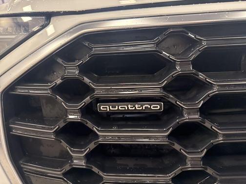 2023 Audi Q5 45 S line quattro Premium