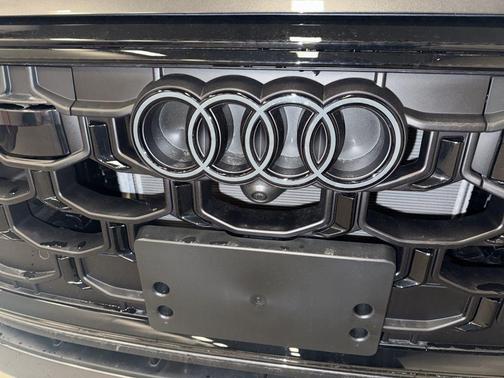 2025 Audi Q8 55 Premium