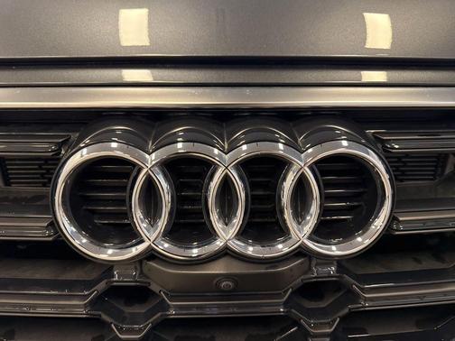 2023 Audi Q5 e 55 S line quattro Premium