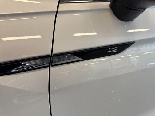 2022 Volkswagen Tiguan 2.0T SEL R-Line