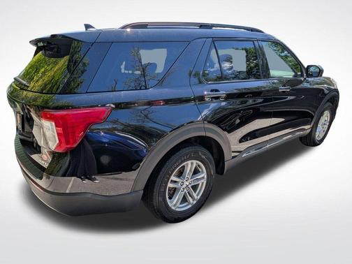 Black Metallic 2022 Ford Explorer XLT