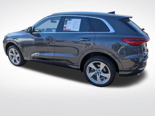 Tambora Gray Metallic 2025 Audi Q5 2.0T quattro Premium