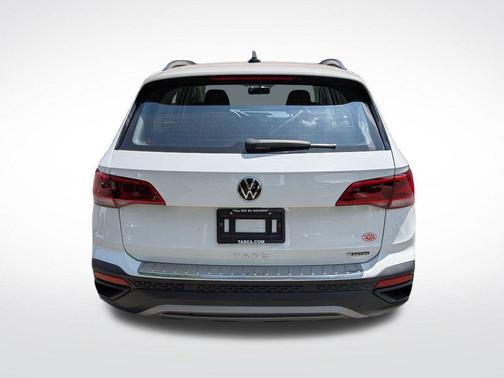 Pure White 2022 Volkswagen Taos 1.5T S