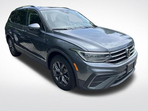 Platinum Gray Metallic 2023 Volkswagen Tiguan 2.0T SE