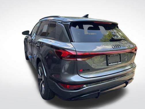2025 Audi SQ6 e-tron Premium