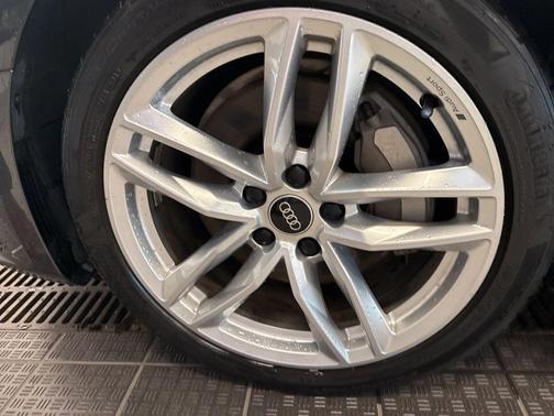 2023 Audi A4 45 S line quattro Premium