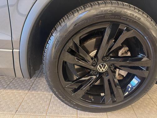 2023 Volkswagen Tiguan 2.0T SE R-Line Black