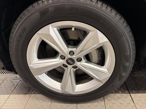 2022 Audi Q7 45 Premium