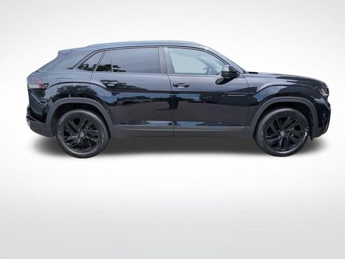 Deep Black Pearl Effect 2023 Volkswagen Atlas Cross Sport 3.6L V6 SE w/Technology