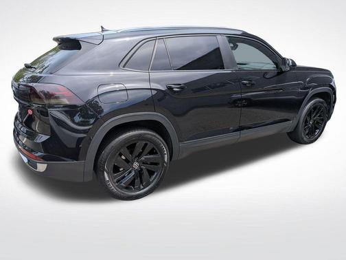 Deep Black Pearl Effect 2023 Volkswagen Atlas Cross Sport 3.6L V6 SE w/Technology
