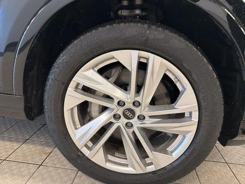 2023 Audi Q7 55 Premium