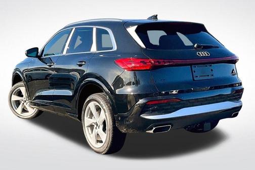 Mythos Black Metallic 2025 Audi Q5 2.0T quattro Premium