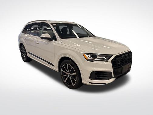 2022 Audi Q7 55 Premium Plus