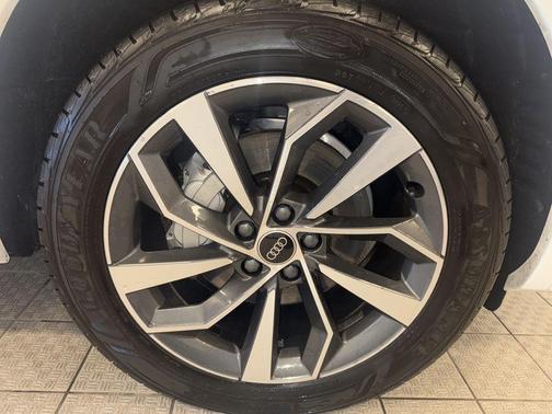 2022 Audi Q5 45 S line quattro Premium