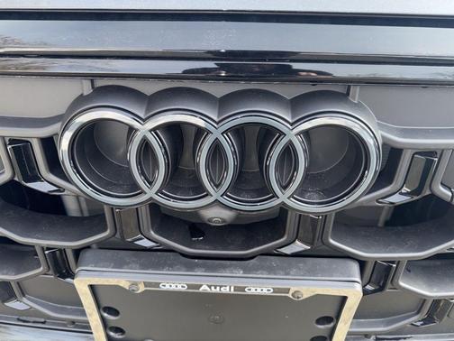 2025 Audi Q8 55 Premium