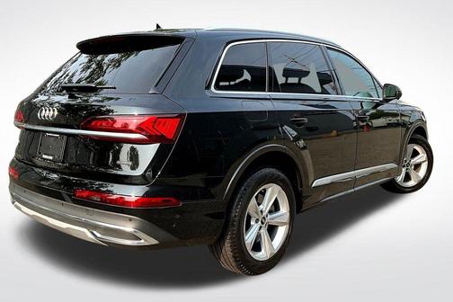 2023 Audi Q7 45 Premium
