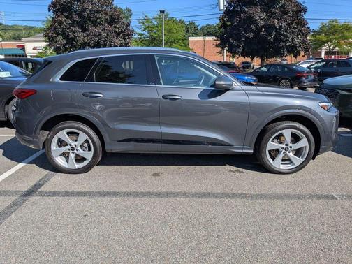 Tambora Gray Metallic 2025 Audi Q5 2.0T quattro Premium