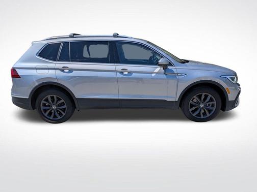 Pyrite Silver Metallic 2024 Volkswagen Tiguan 2.0T SE