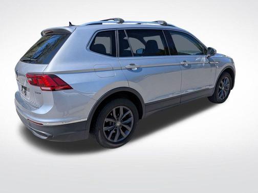 Pyrite Silver Metallic 2024 Volkswagen Tiguan 2.0T SE