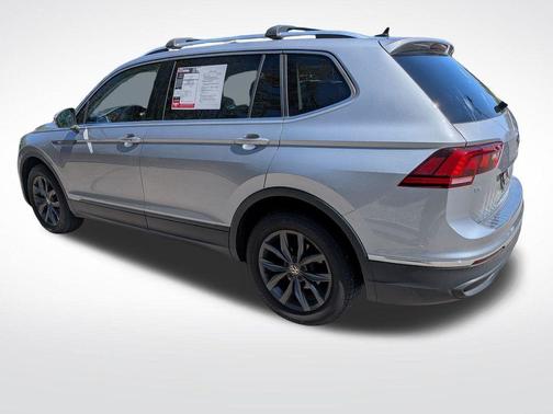 Pyrite Silver Metallic 2024 Volkswagen Tiguan 2.0T SE