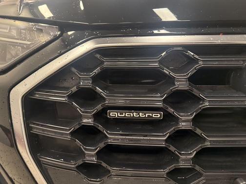 2023 Audi Q5 45 S line quattro Premium