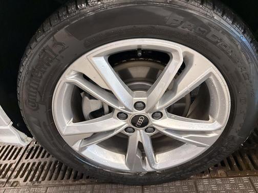 2024 Audi Q3 45 S line Premium
