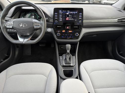 2022 Hyundai IONIQ Hybrid SE