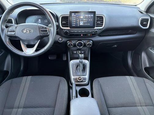 2024 Hyundai VENUE SEL
