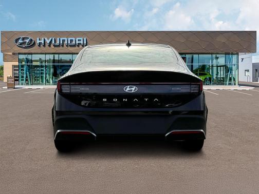 2025 Hyundai SONATA SE