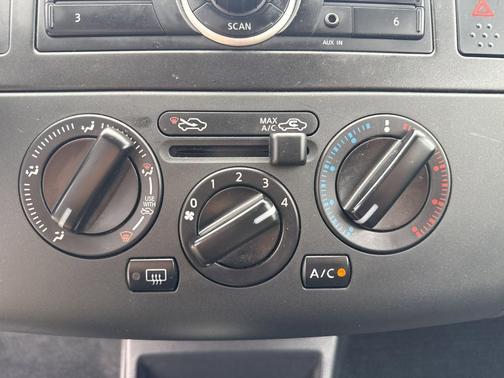 2011 Nissan Versa 1.8 S