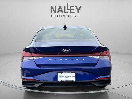 2022 Hyundai ELANTRA SE