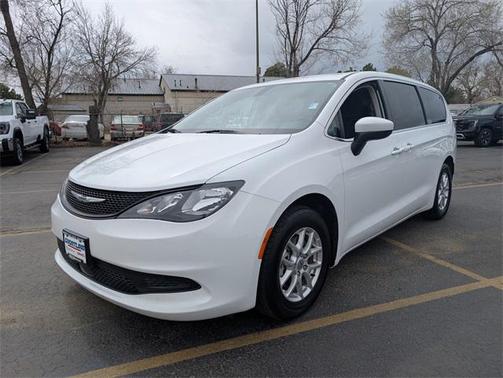 2022 Chrysler Voyager LX