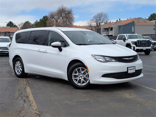 2022 Chrysler Voyager LX