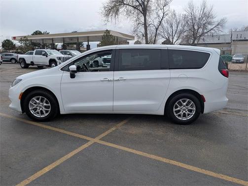 2022 Chrysler Voyager LX