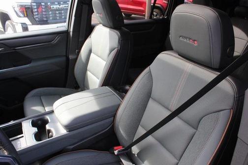 2025 GMC Acadia AWD AT4