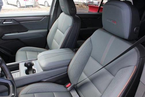 2025 GMC Acadia AWD AT4