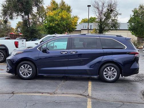 2024 Toyota Sienna XLE