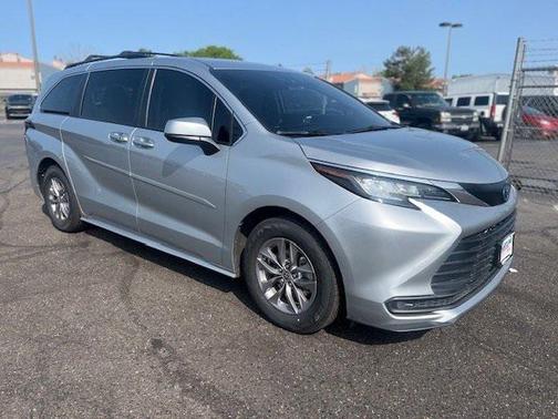 2023 Toyota Sienna LE