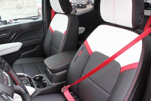 2025 GMC Canyon Base