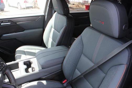 2025 GMC Acadia AWD AT4