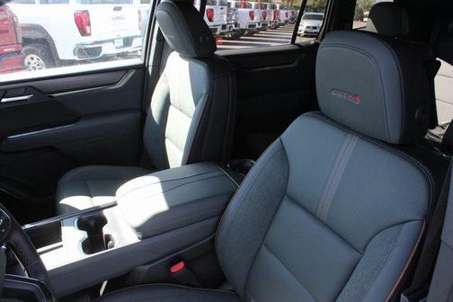 2025 GMC Acadia AWD AT4
