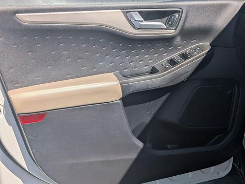 Star White Metallic Tri-Coat 2020 Ford Escape SE