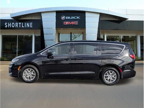 Diamond Black Crystal Pearlcoat 2025 Chrysler Pacifica L