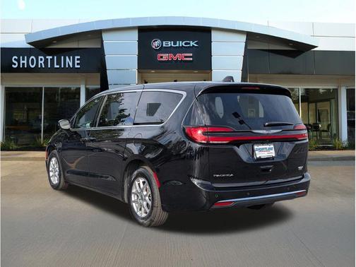 Diamond Black Crystal Pearlcoat 2025 Chrysler Pacifica L