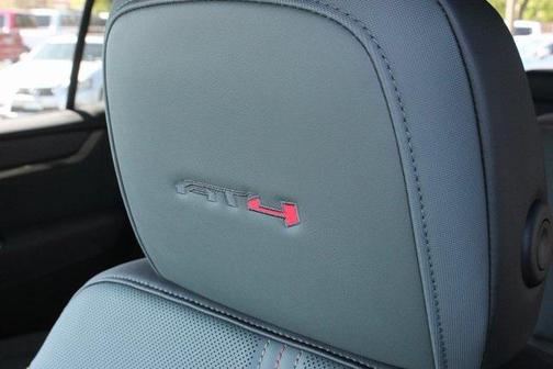 2025 GMC Acadia AWD AT4