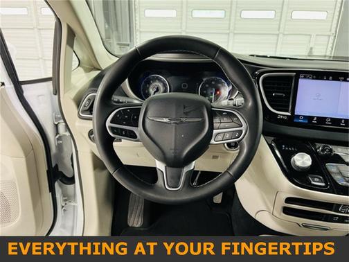 2022 Chrysler Pacifica Touring-L